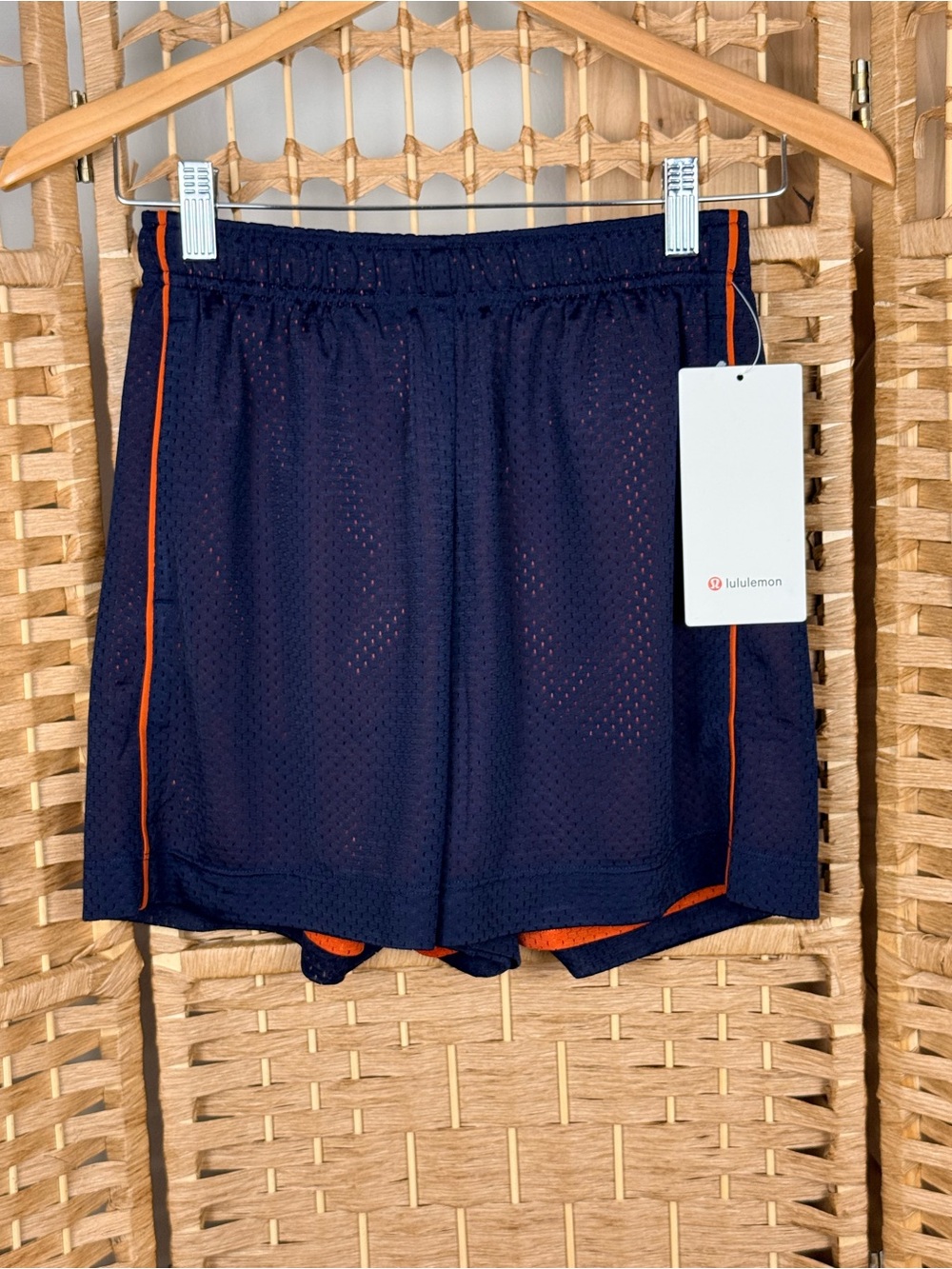 NWT Lululemon Double-Layered Mesh Mid-Rise Shorts XS